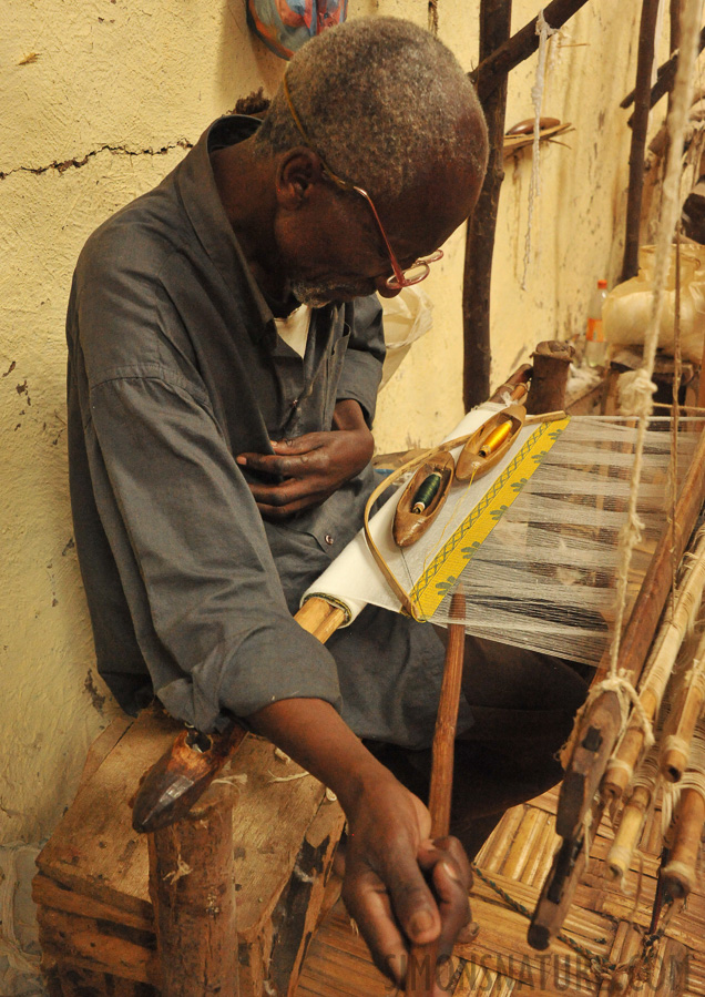 Local weaving [40 mm, 1/60 sec at f / 7.1, ISO 6400]